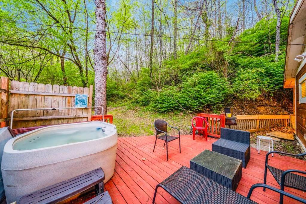 Cozy Cub Mountain Escape Villa Gatlinburg Exterior photo